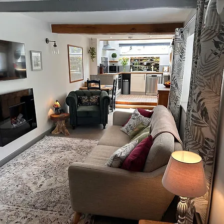 Charming Cosy Near The District * 彭里斯